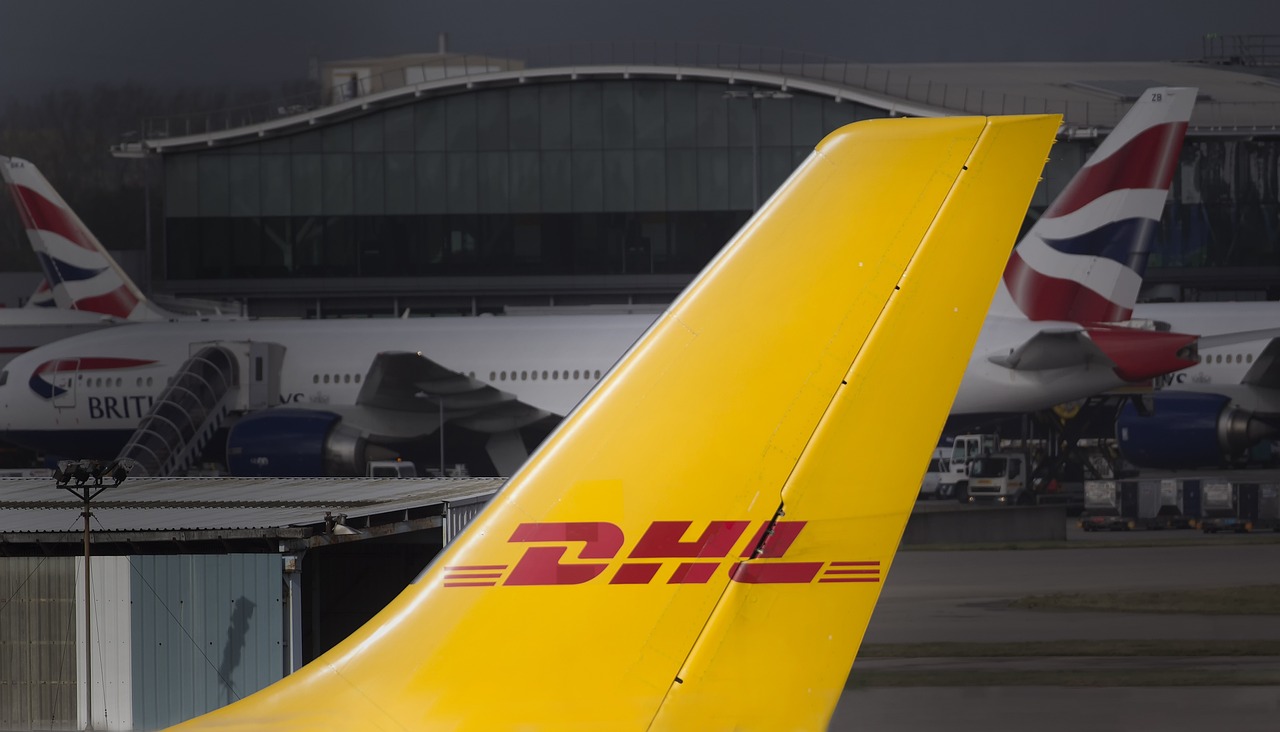 dhl-2882823_1280